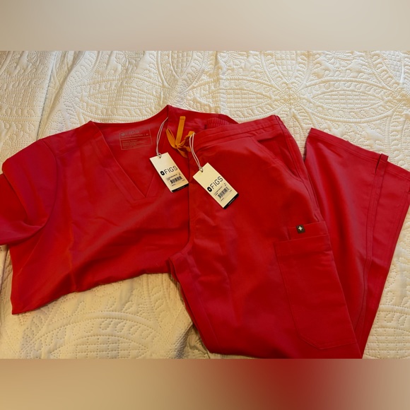 FIGS scrub set (hot coral) - Picture 2 of 6